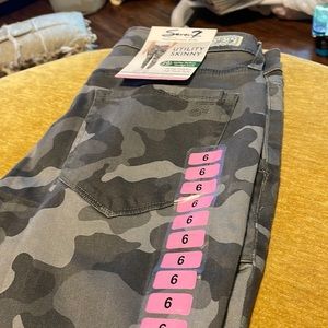 Seven size 6 utility skinny camp print